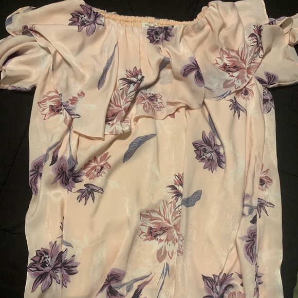 Ladies dress - Picture 2 of 3